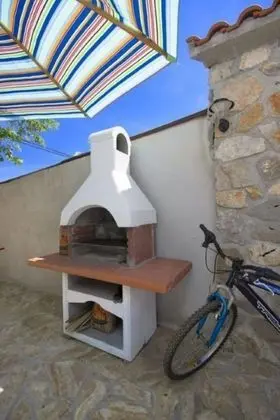 Ev (Yellow - parking and grill - H(4+2))