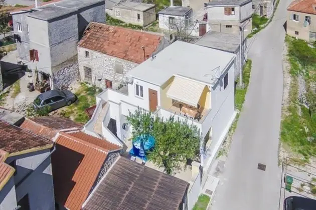 Ev (Yellow - parking and grill - H(4+2))