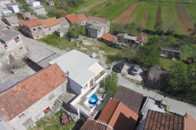 Ev (Yellow - parking and grill - H(4+2))