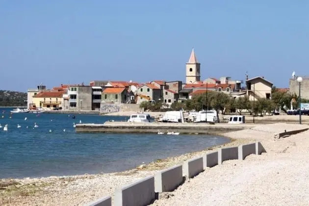 Ev (Yellow - parking and grill - H(4+2))