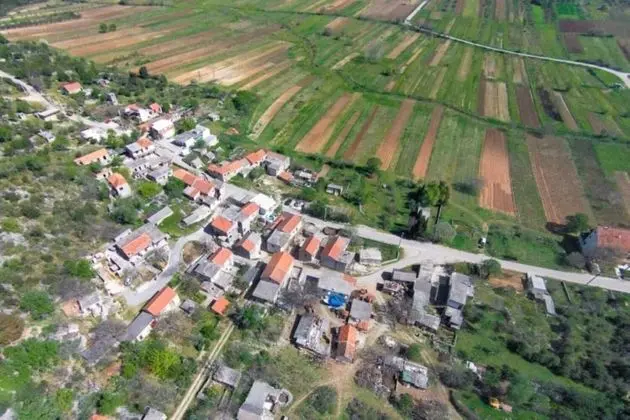 Ev (Yellow - parking and grill - H(4+2))