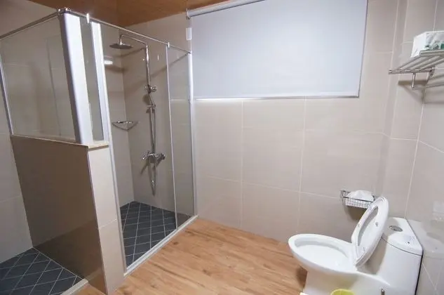 Ortak Ranzalı Oda, Sadece erkekler için, Ortak Banyo