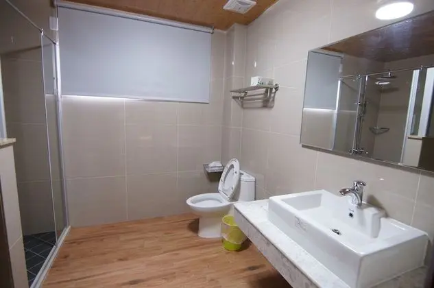 Ortak Ranzalı Oda, Sadece kadınlar için, Ortak Banyo