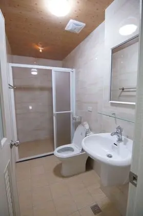 Ortak Ranzalı Oda, Sadece kadınlar için, Ortak Banyo