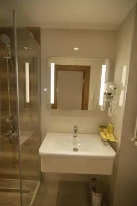 Twin, Şehir Manzaralı