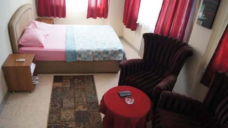 Corner Room, Şehir Manzaralı