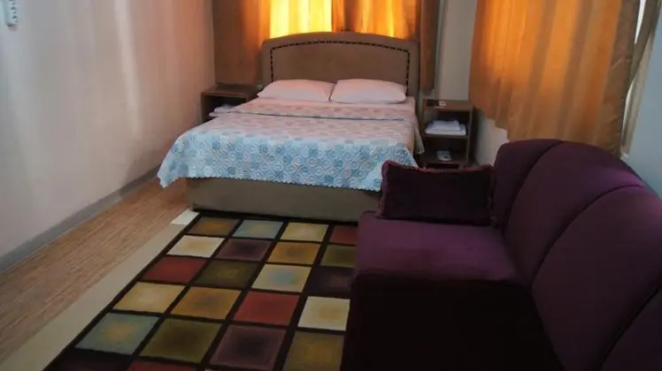 Corner Room, Şehir Manzaralı