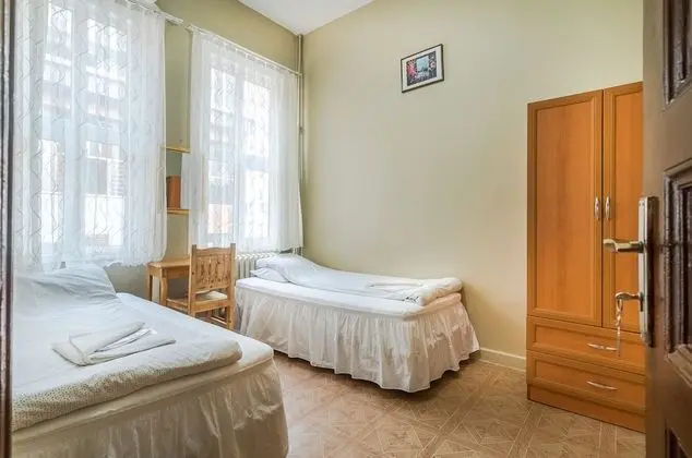 Standard Tek Büyük veya İki Ayrı Yataklı Oda, Ortak Banyo