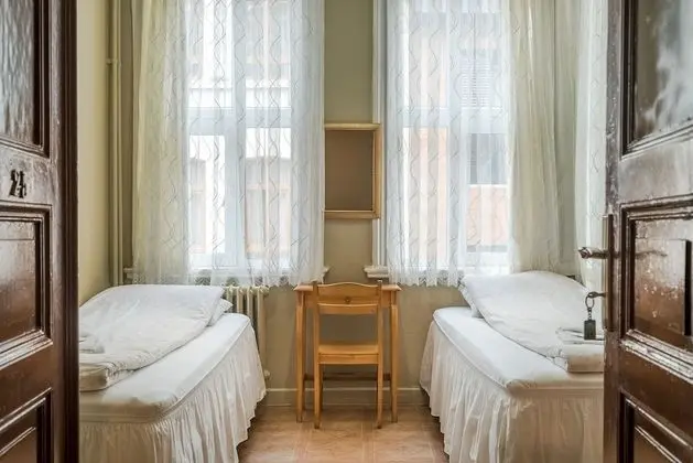 Standard Tek Büyük veya İki Ayrı Yataklı Oda, Ortak Banyo