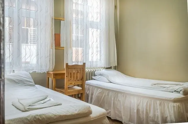 Standard Tek Büyük veya İki Ayrı Yataklı Oda, Ortak Banyo
