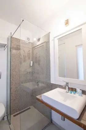 Standard Tek Büyük veya İki Ayrı Yataklı Oda