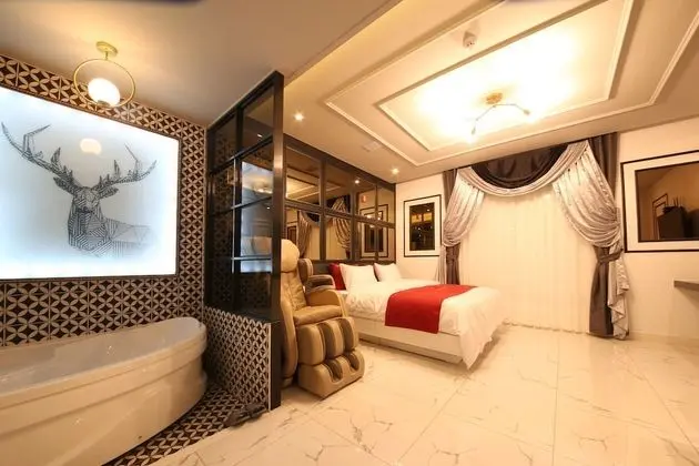 Standard Tek Büyük Yataklı Oda