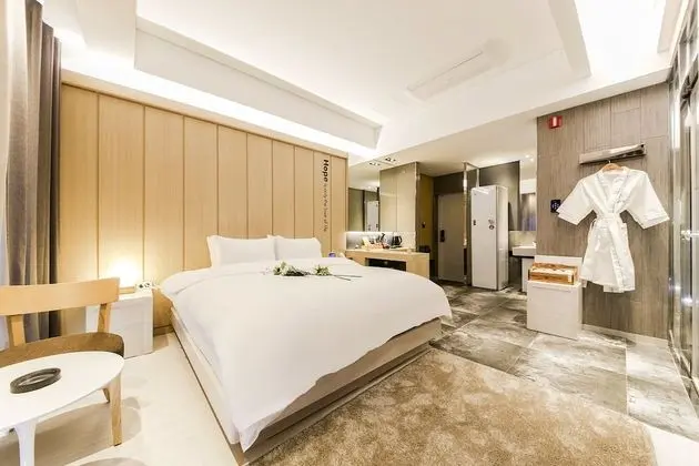 Deluxe Tek Büyük Yataklı Oda