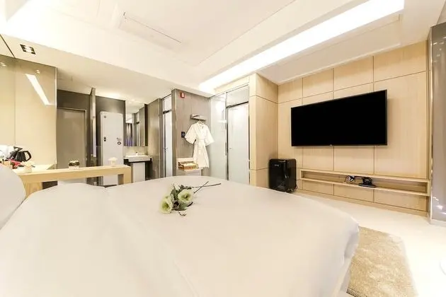 Deluxe Tek Büyük Yataklı Oda