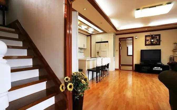 Oda (White House(Unshared House Duplex))