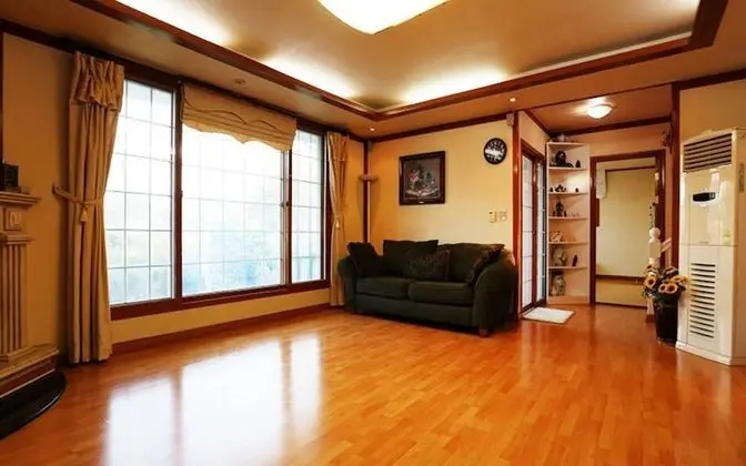 Oda (White House(Unshared House Duplex))