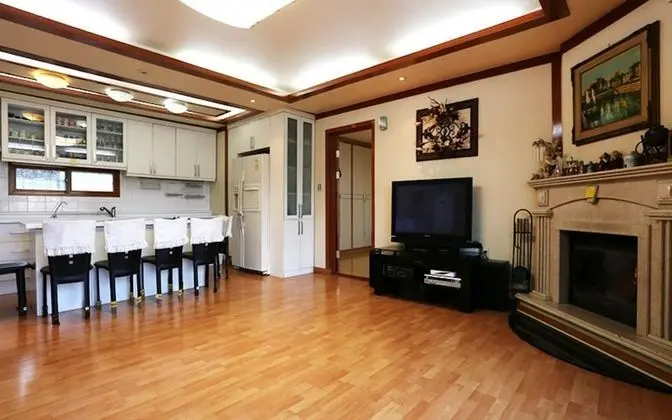 Oda (White House(Unshared House Duplex))