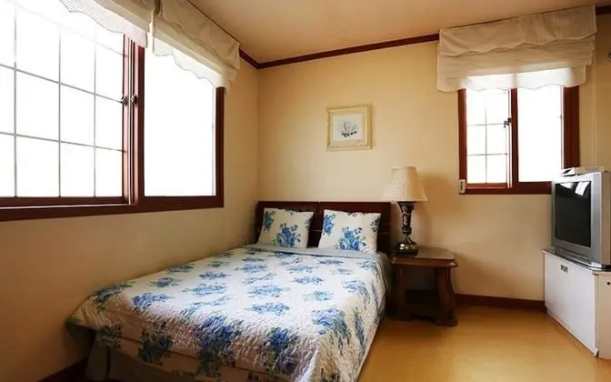 Oda (White House(Unshared House Duplex))