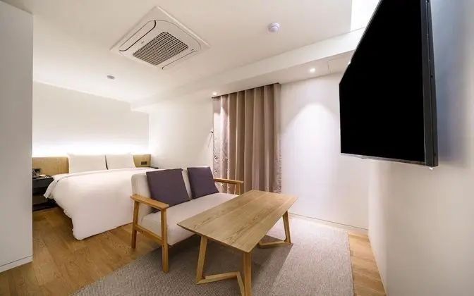 Oda (Deluxe - Semi-private room (random as)