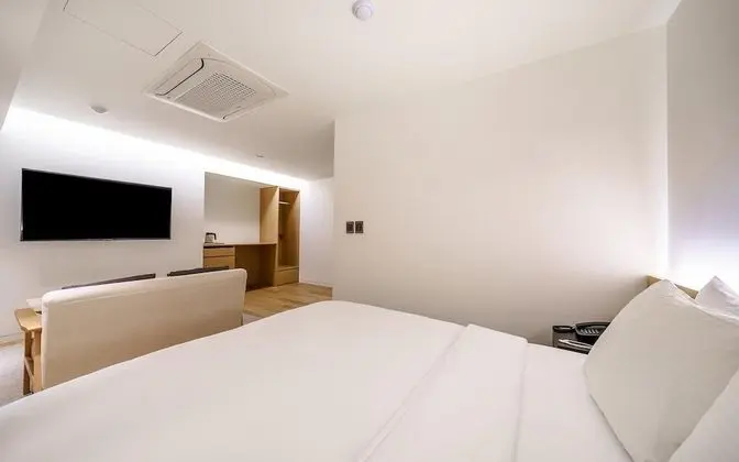 Oda (Deluxe - Semi-private room (random as)