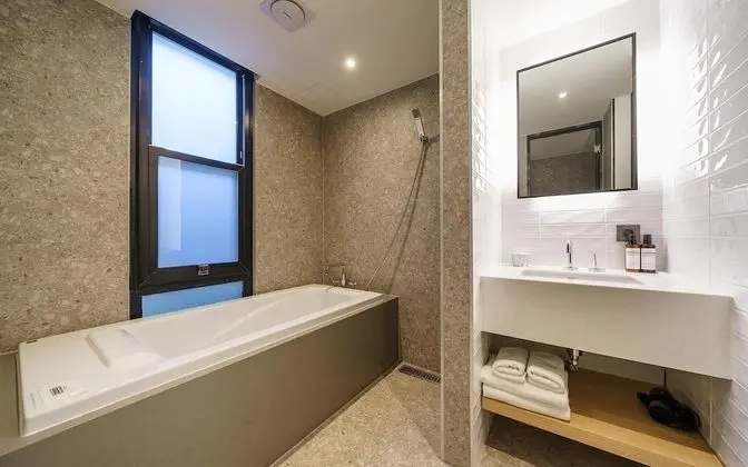 Oda (Deluxe - Semi-private room (random as)