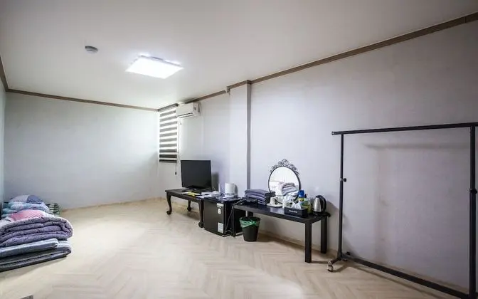 Oda (Family Room (Please check with the co)