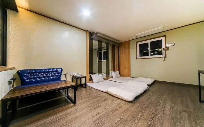 Oda (Ondol (Netflix viewing/spacious room/)