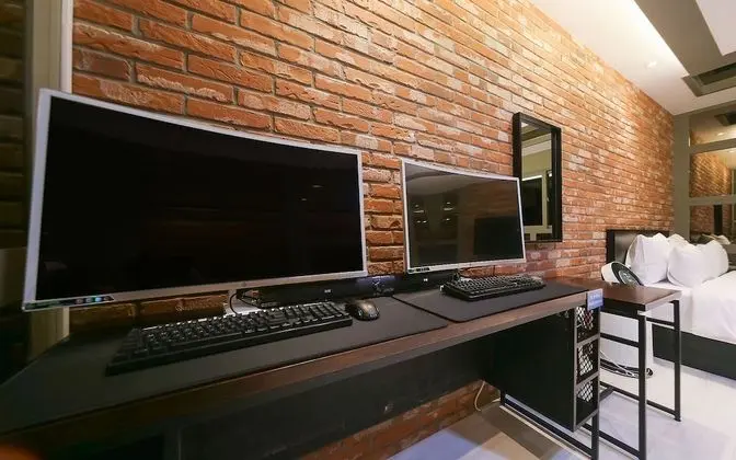 Oda (Deluxe (High Performing 2PC Netflix))