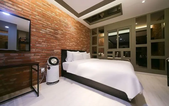 Oda (Deluxe (High Performing 2PC Netflix))