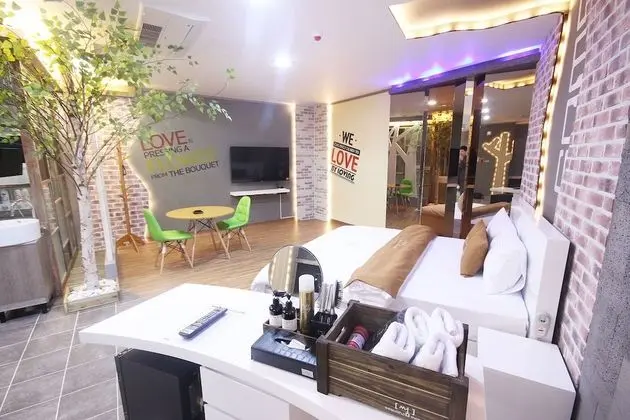 Oda (VIP - Wider Room (Netflix Available w)