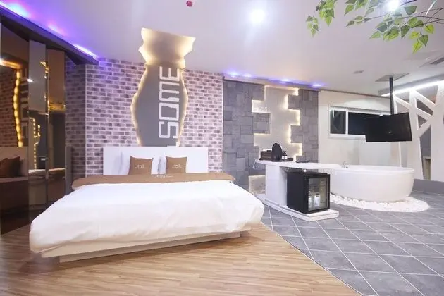 Oda (VIP - Wider Room (Netflix Available w)