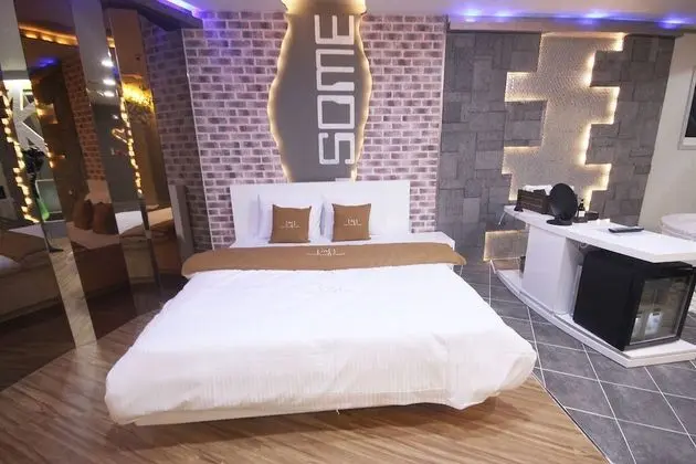 Oda (VIP - Wider Room (Netflix Available w)