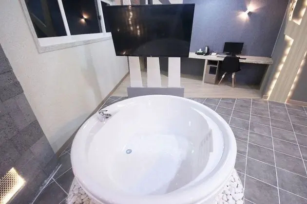 Oda (VIP - Wider Room (Netflix Available w)