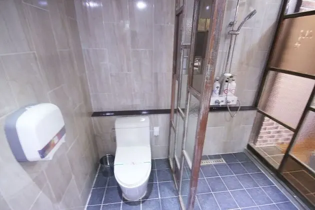 Oda (VIP - Wider Room (Netflix Available w)