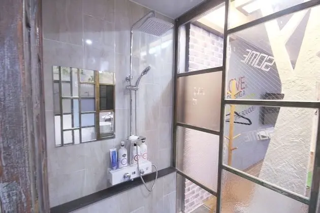 Oda (VIP - Wider Room (Netflix Available w)