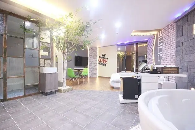 Oda (VIP - Wider Room (Netflix Available w)