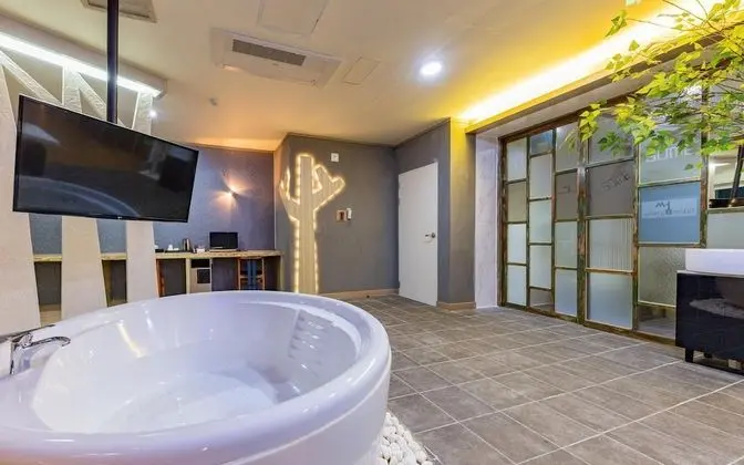 Oda (VIP - Wider Room (Netflix Available w)