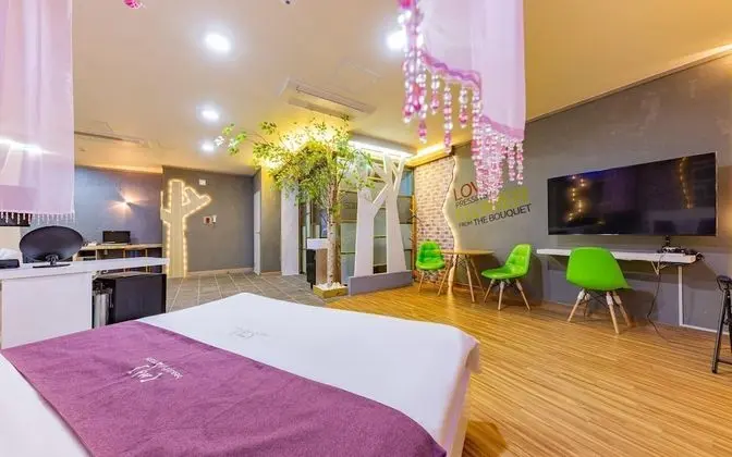 Oda (VIP - Wider Room (Netflix Available w)