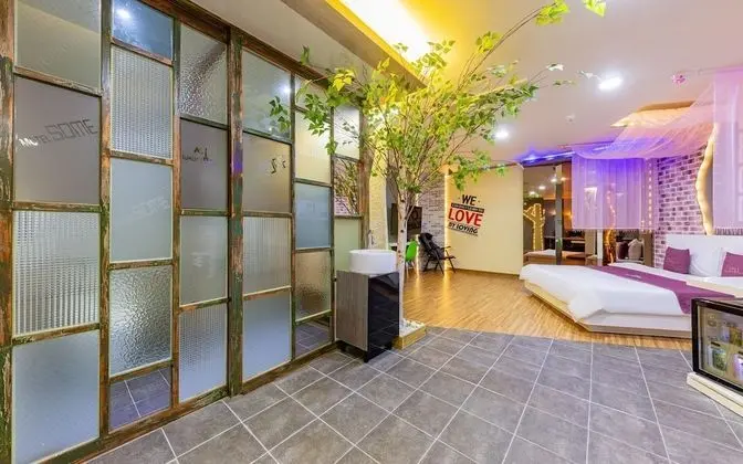 Oda (VIP - Wider Room (Netflix Available w)