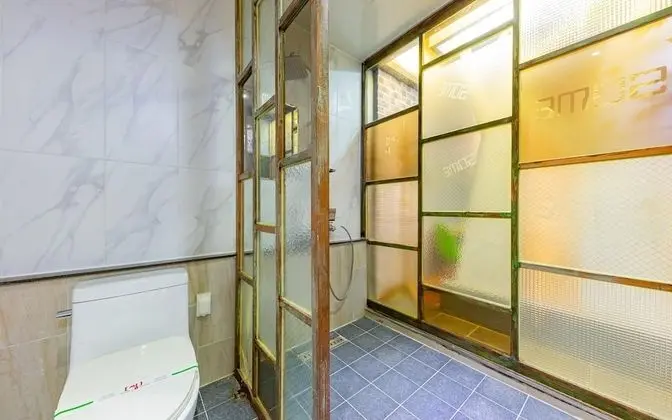 Oda (VIP - Wider Room (Netflix Available w)