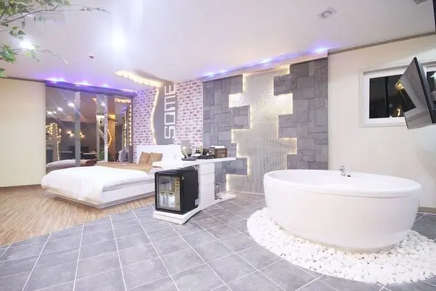 Oda (VIP - Wider Room (Netflix Available w)