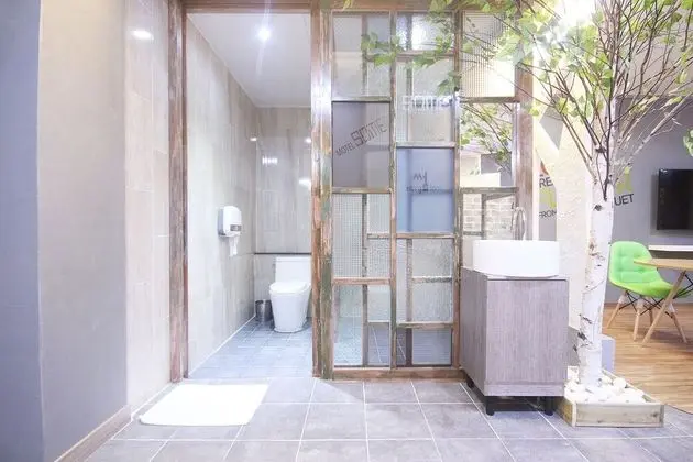 Oda (VIP - Wider Room (Netflix Available w)