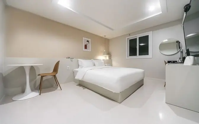 Oda (Deluxe rooms (net-flix possible latex)