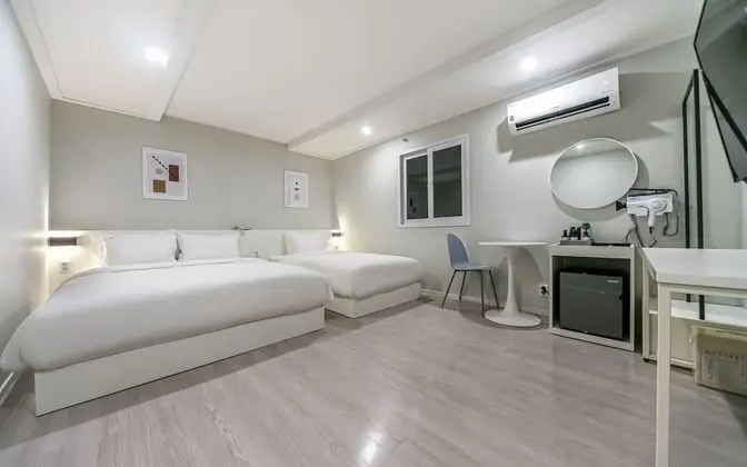 Oda (Twin (netflix available double + sing)