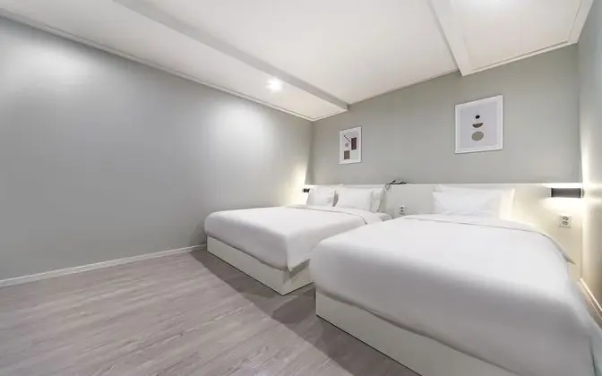 Oda (Twin (netflix available double + sing)