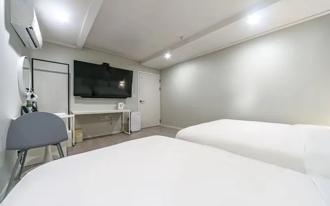 Oda (Twin (netflix available double + sing)