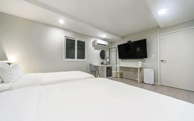 Oda (Twin (netflix available double + sing)