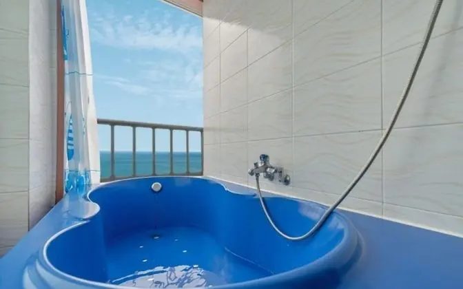 Oda (Paradise (bathtub))