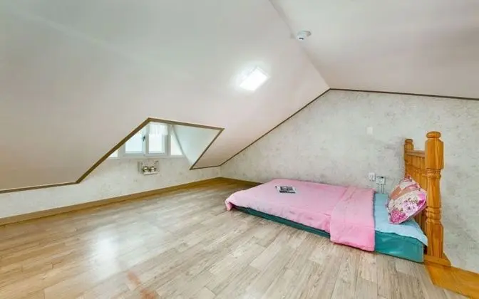 Oda (Room 402 (family) (duplex))