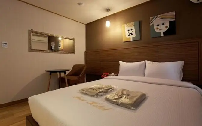 Oda (Semi deluxe room (net Netflix viewing)